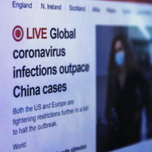 página da internet, da cnn, com destaque para a chamada Live Global Coronavirus infections outspace China cases