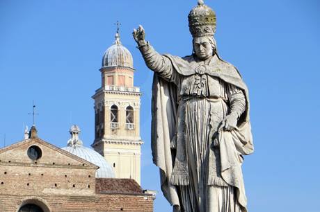 Estátua do papa Clemente XIII em Pádua, Itália