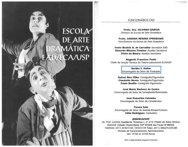 Panfleto de divulgação em preto e branco composto por duas páginas. A primeira é a capa, com a foto de duas pessoas com figurinos de cena compostos por paletó e camisa branca. Uma delas está de pé atrás da outra, que aparece mais baixa. O fundo é escuro e, na lateral direita, há o texto Escola de Arte Dramática EAD/ECA/USP. A outra página é um expediente, no qual há informações sobre os funcionários da Escola de Arte Dramática, com nome e cargo, incluindo o nome de Bertha.
