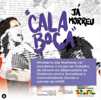 Cartaz de divulgação do GT de Gênero no Observatório da Violência Contra Jornalistas e Comunicadores Sociais. A imagem é uma arte que mistura a imagem de mulheres não identificadas com folhas de jornais. Na parte central, em lilás e preto, lê-se "Cala boca já morreu". Logo abaixo, em um box lilás, lê-se "Ministério das Mulheres vai coordenar GT de Gênero no Observatório da Violência Contra Jornalistas e Comunicadores Sociais a convite do MJSP". No canto inferior direito da imagem estão as logos do governo federal, do Ministério das Mulheres e do MJSP.