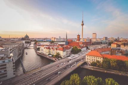 Foto colorida em ambiente externo, de uma vista panorâmica de Berlim, na Alemanha