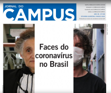 capa do jornal: uma faixa horizontal retangular em azul ocupa dois terços da parte superior da capa, escrito em branco, &quot;jornal do campus&quot;, ao lado da faixa azul, uma faixa menor, cinza, com outros dados da edição. Abaixo, um quadro dividido em três faixas verticais: à esquerda, uma foto, cortada ao meio, da pesquisadora Esther Sabino; ao centro, uma baixa branca com o texto Faces do Coronavirus do Brasil, em preto, à direita, a foto de um homem branco, de cabelos ondulados e grisalhos, vestindo uma camiseta preta e máscara sobre a boca e o nariz. A