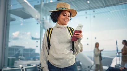 mulher latina viajando