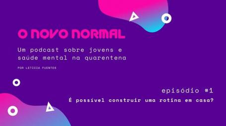 Cartaz com os nomes do podcast, da autora e do primeiro episódio. O fundo é roxo; existem algumas formas geométricas abstratas em tons de rosa, roxo, azul e branco. Os textos são brancos, com exceção do título "O novo normal", que está em rosa.