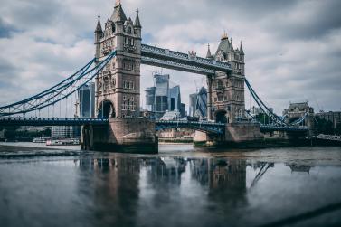 Foto colorida em ambiente externo, da London Bridge, no Reino Unido.