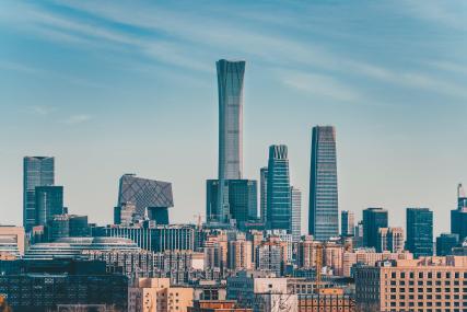 Foto colorida de ambiente externo, do horizonte da cidade de Pequim.