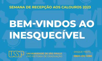 Cartaz da Semana de Recepção aos calouros 2023. A imagem possui um fundo azul, estampado com alguns ícones pertencentes à campanha como pratos, troféus, livros, papel e caneta. Na parte superior, lê-se "Semana de Recepção aos calouros 2023", em amarelo. Ao centro, está escrito "Bem-vindos ao inesquecível, em branco. Abaixo, também em amarelo, está o logotipo da USP, à esquerda dos escritos "Universidade de São Paulo", Pró-Reitoria de Graduação" e o Número do Disque-Trote: 0800 012 1090.