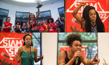 Montagem com quatro fotografias. Em sentido horário: na primeira, acima e à esquerda, um grupo de mulheres negras aplaudem uma mulher negra com tranças vermelhas que segura um microfone e um troféu. Na segunda foto, uma mulher negra de tranças fala ao microfone e está com o braço levantado com o punho fechado; na próxima, uma mulher negra com colares e tatuagens nos braços fala ao microfone e aponta com o indicador para a frente;  na última foto, uma mulher negra de tranças fala ao microfone.