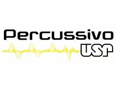 imagem em que está escrito, em preto a palavra percussivo e, abaixo dela, o logo da USP. Também abaixo dela e ao lado do logo da USP, o desenho de ondas sonoras, em amarelo