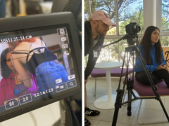 Montagem com duas fotografias. A primeira da tela de uma câmera, com a imagem de uma mulher branca com cabelos vermelhors, de costas, frente a fente com uma mulher em roupas cor de rosa. A segunda, um homem banco, com barba ruiva e boné cor de rosa está atrás de uma câmera, ao lado dele uma mulher sentada em uma cadeira. 
