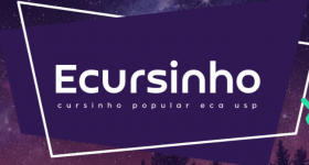 Imagem de divulgação do ECursinho. A ilustração é predominantemente roxa. Ao fundo, há um céu roxo e estrelado. Em primeiro plano, em um trapézio roxo de tom mais escuro, está escrito em letras brancas "Ecursinho" e "cursinho popular eca usp". Há também, como detalhe, apenas o contorno de outro trapézio, em branco.