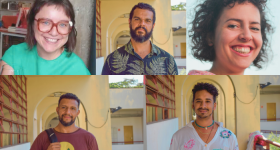 Montagem com cinco fotos. Paola Zamariola, mulher branca de cabelos castanhos, olhos azuis e óculos olhando para a câmera e sorrindo; Abel Xavier, homem negro de cabelos curtos e pretos, barba e bigode, olhando para a câmera; Carolina Rosa, mulher branca de cabelos pretos e cacheados olhando para a câmera e sorrindo; Victor Sousa, homem negro de cabelos cacheados, curtos e pretos e bigode sorrindo, e Luciano Mendes de Jesus, homem negro de cabelos curtos pretos, barba e bigode, esboçando um sorriso. 